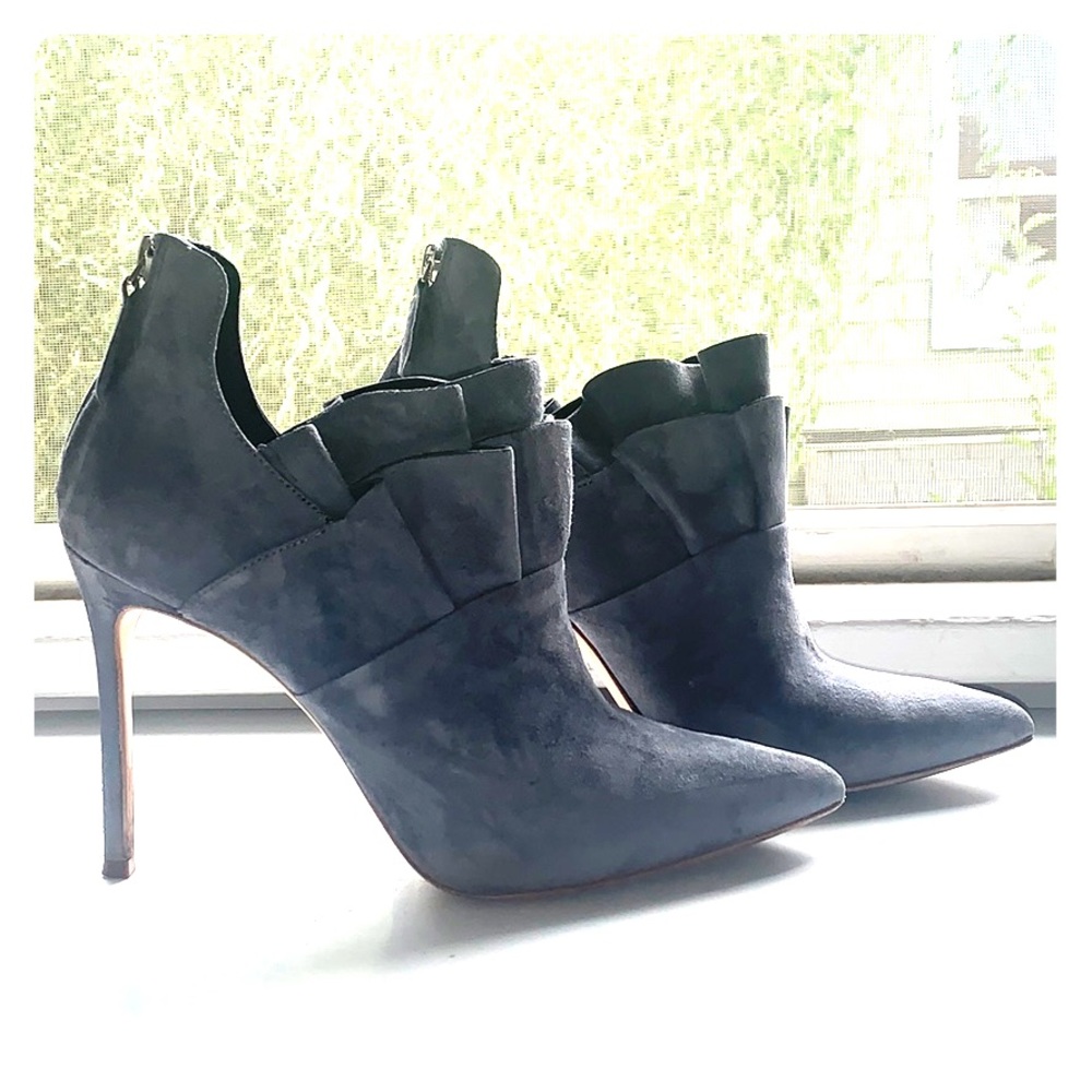 Pour La Victoire Kid Suede Heels